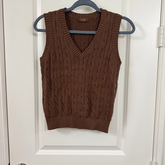 Brandy Melville Sweaters - Brandy Melville Brown V-Neck Cable Knit Sweater